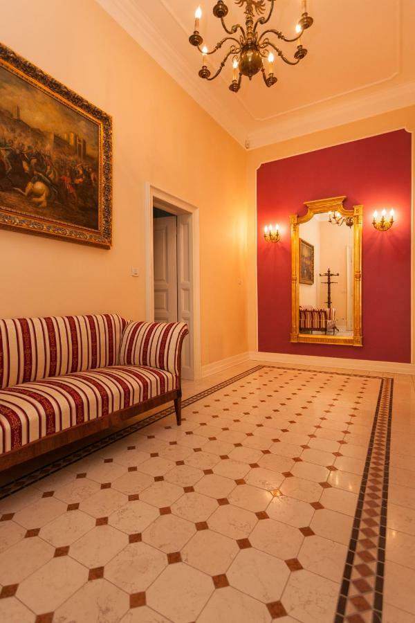 Filip'S Palace Luxurious Apartment リュブリャナ エクステリア 写真