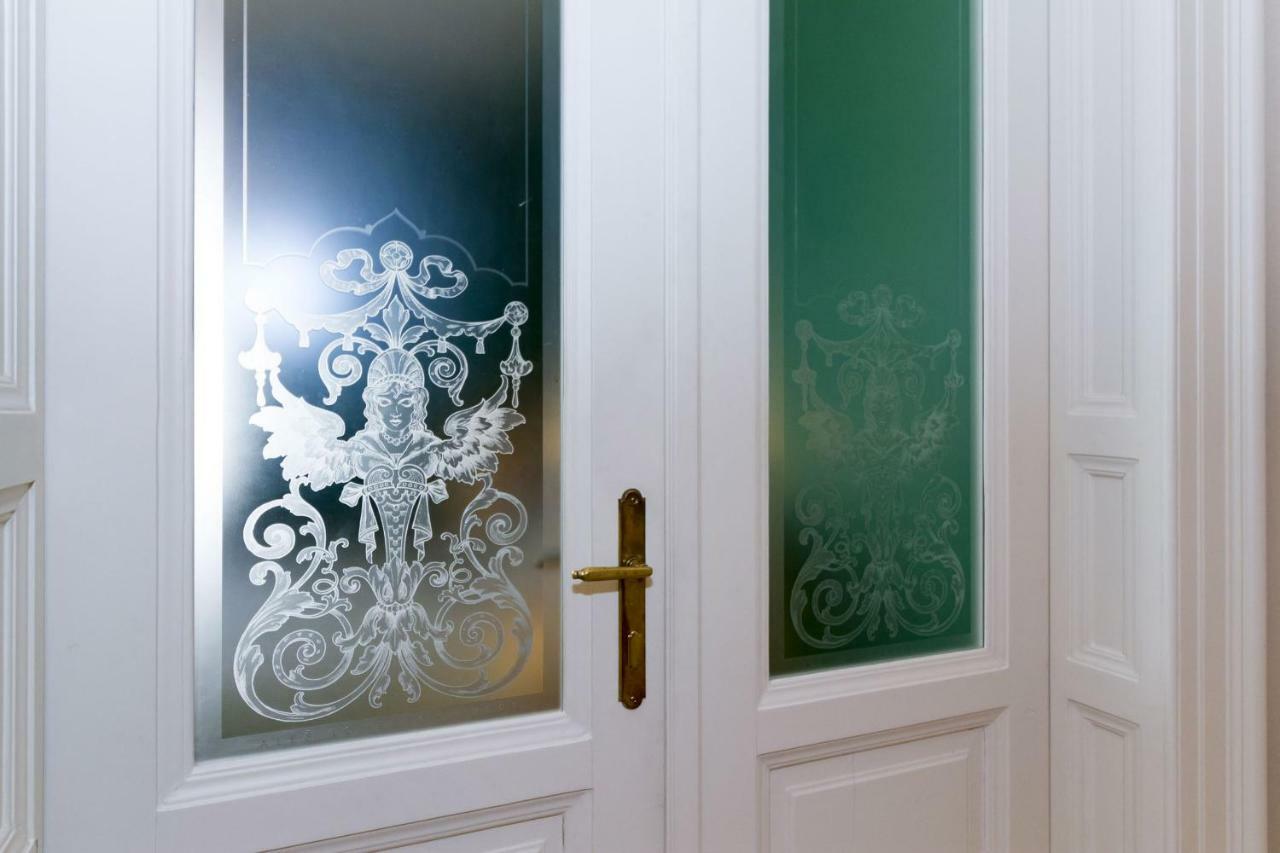 Filip'S Palace Luxurious Apartment リュブリャナ エクステリア 写真